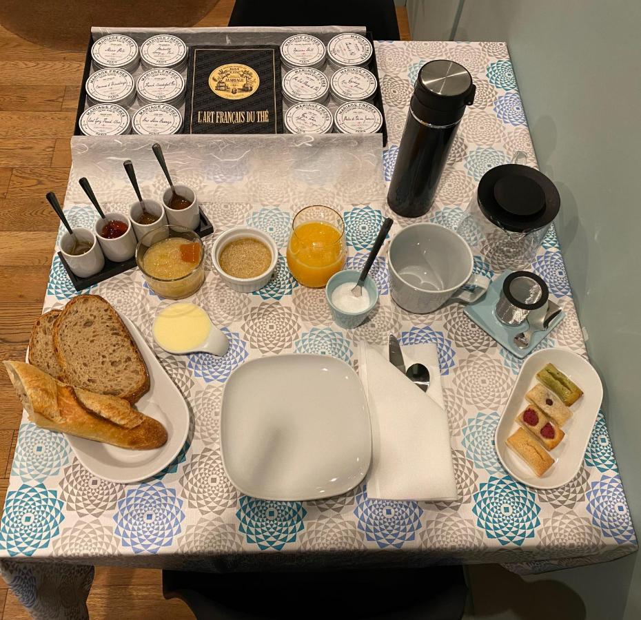 Au 10 Bed & Breakfast Luisant Екстер'єр фото