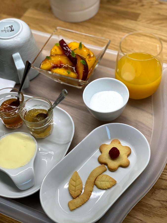 Au 10 Bed & Breakfast Luisant Екстер'єр фото